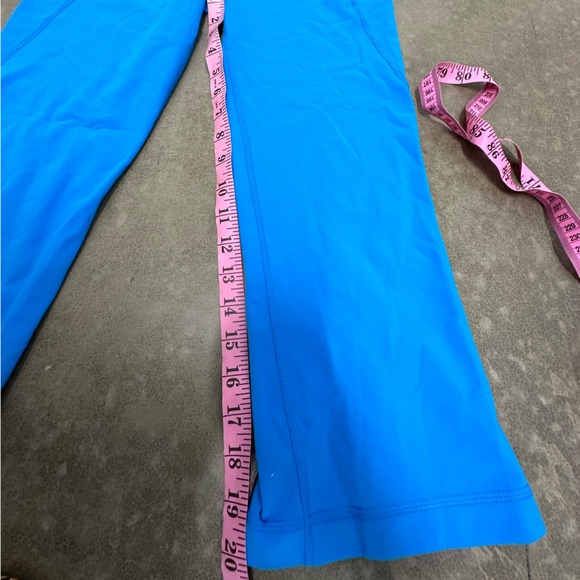 Lululemon Gather & Crow Cropped Leggings Sz 6, Elec. Floral Blue, Back Slit, EUC - Picture 6 of 6